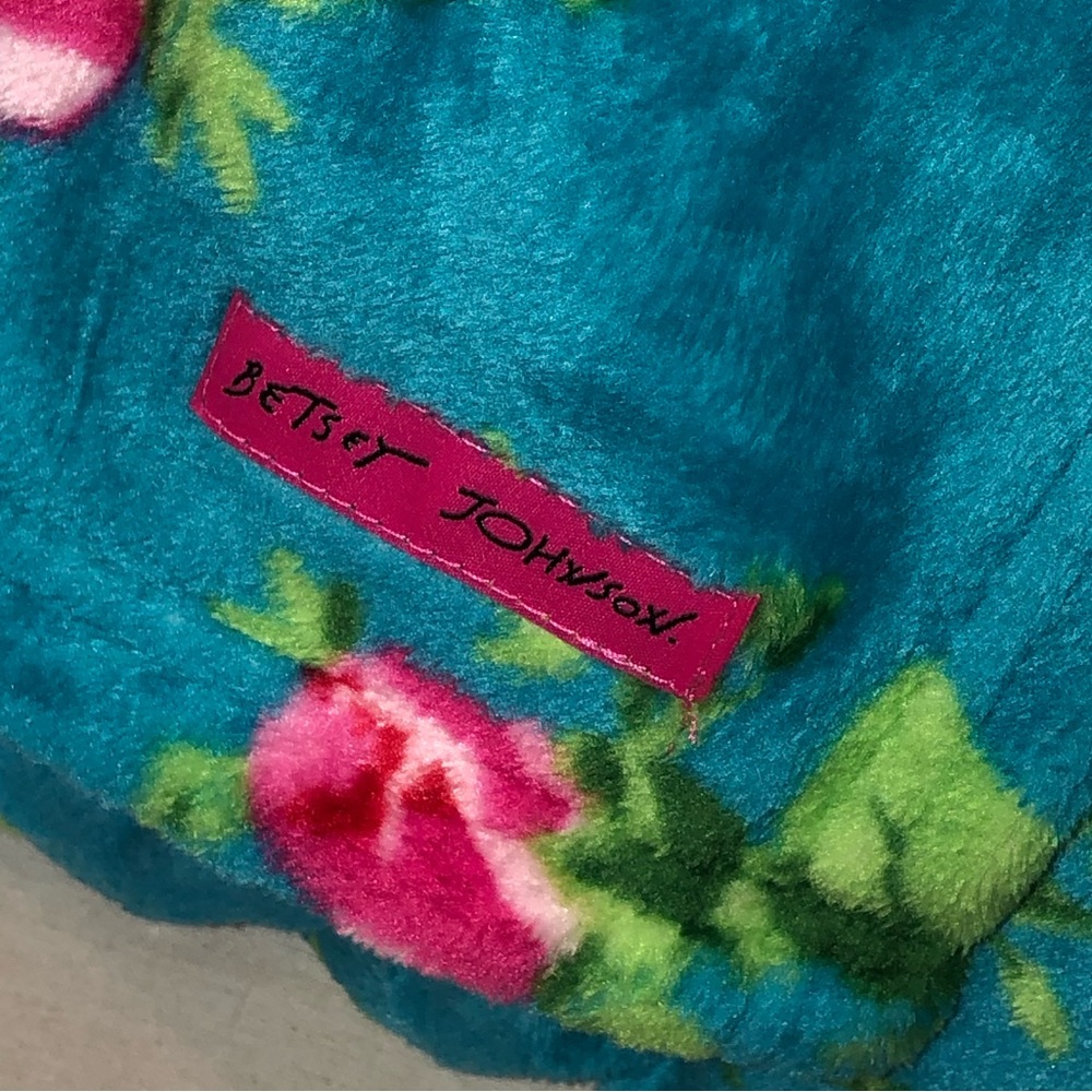 ✨NWT✨ Betsey Johnson ❗️SALE❗️Floral Rose Oversized Plush Throw Blanket - Picture 5 of 11